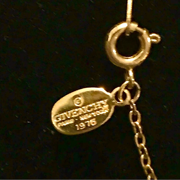 GIVENCHY Monogram Logo Vintage Designer Luxury Necklace with Pendant. - Picture 5 of 5